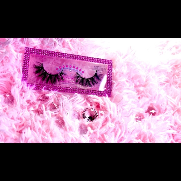 Amara Lashes - Picture 1 of 1